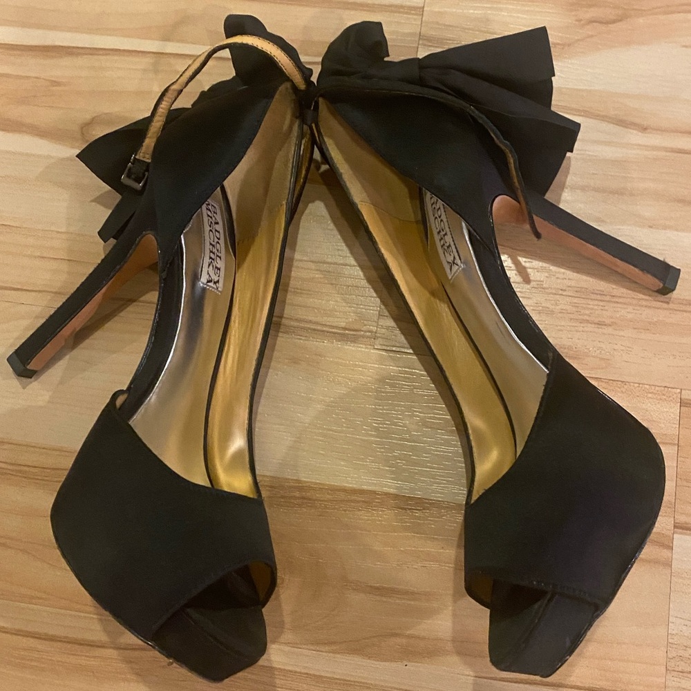 Badgley Mischka Black Satin Bow Evening Heels size 6M! Gorgeous!